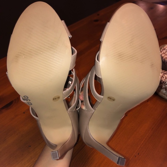NWT BCBGeneration Heels - Picture 5 of 5